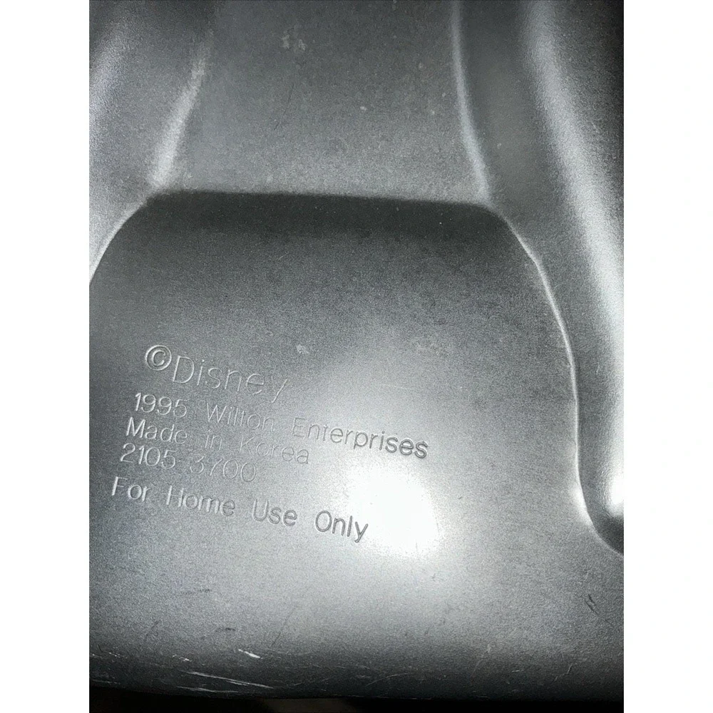 Vintage Wilton Disney Pocahontas Cake‎ Pan 1995 Aluminum Character Baking Mold